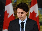 Kanadský premiér Justin Trudeau zpytuje svdomí. Bhem strkanice na pd...