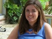 Sedmadvacetiletá uitelka Lauren Coxová byla ve Velké Británii odsouzena k...