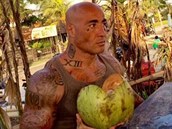 Obrovský zápasník il na Bali nkolik let. Po celou dobu dlal jen problémy.