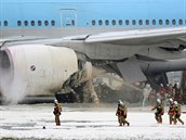 Desítky hasi se podílely na likvidaci poáru motoru letadla a na zabránní...