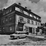 Hotel Jevany byl postaven ve 30. letech 19. stolet.