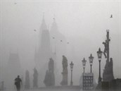Pod ernými boukovými mraky to v Praze vypadalo jako ped koncem svta.