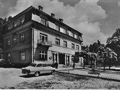 Hotel Jevany byl postaven ve 30. letech 19. století.