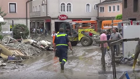 Mstem Schwäbisch Gmünd se prohnala blesková povode.