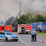 U poru zasahovaly destky hasi a policist.