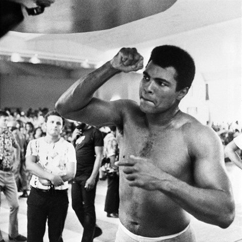 Zemřel Muhammad Ali.