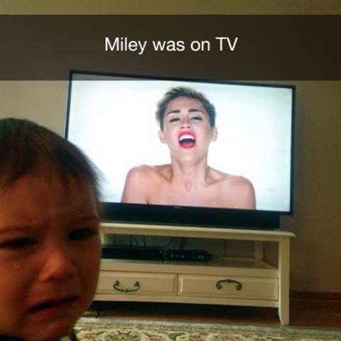 Kluka vydsila Miley Cyrus.