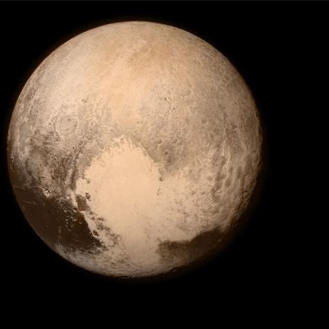 Dříve bylo Pluto nejmenší planetou, dnes je jen osamělým vesmírným trpaslíkem...