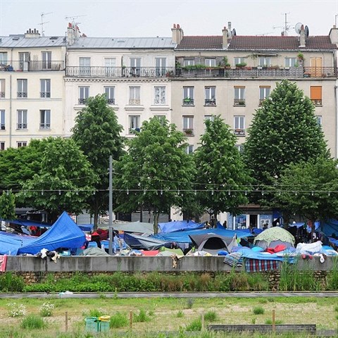 Parky a ulice Pae zanaj pipomnat tbor Dungle v Calais.