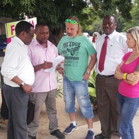 Vra�da nebo sebevra�da. To nyn� mus� vy�et�it tanz�nsk� policie.