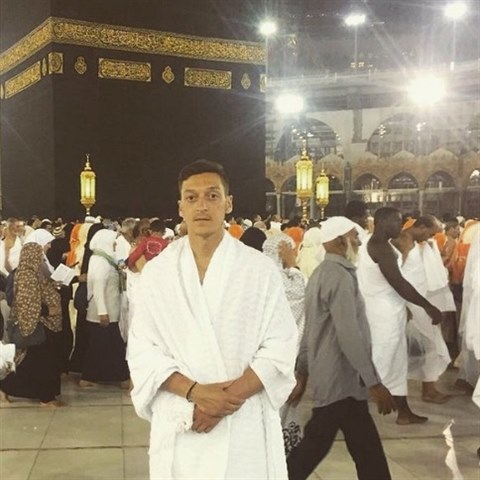 Mesut zil nedvno jako sprvn muslim vykonal pou do Mekky.