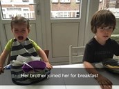 Bratr se s ní chtl nasnídat. Nezvládla to.