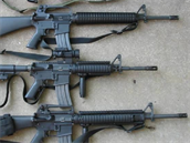 Smrnice EU naizuje zákaz zbraní se zásobníky (samonabíjecí puky a pistole),...