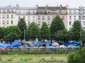 Parky a ulice Paíe zaínají pipomínat tábor Dungle v Calais.