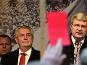Jansta stál po Zemanov boku i bhem protest na Albertov v roce 2014.