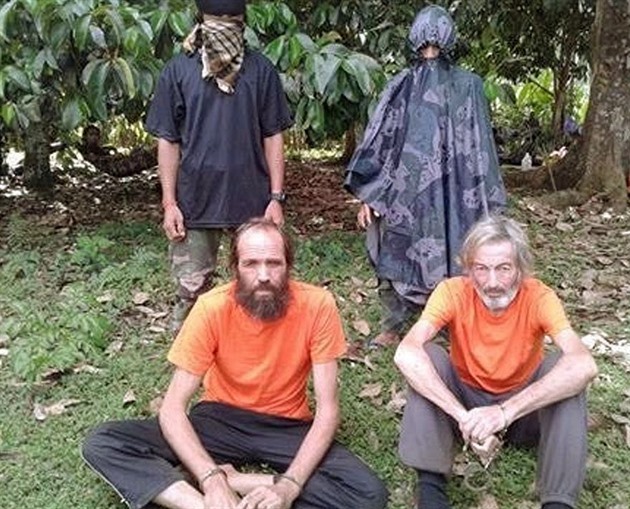 Islámtí teroristé na Filipínách loni unesli dva Kanaany. prvního z mu...