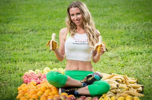 Australanka Leanne si říká Banánová holka a pojídáním banánů zhubla 20 kilo....