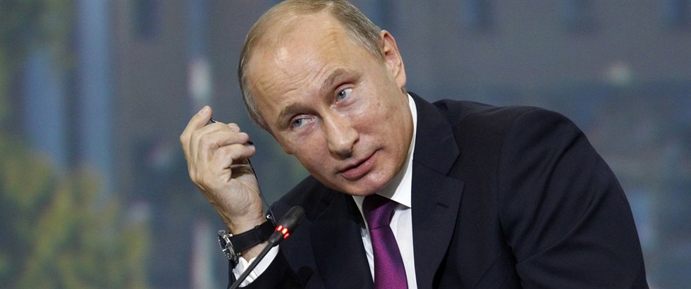 Vladimir Putin si hraje na chlapáka. Nyní ale omylem piznal slabost.