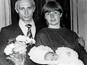 Mladý Putin si svou enu Ljudmilu vzal v roce 1983.