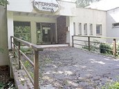 Hotel Interpatria je dnes v majetku státu. 20 let chátrá, ale i pesto jeho...