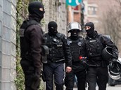V Bruselu se opt zatýkali teroristé. Po noní razii policisté zadreli 12...