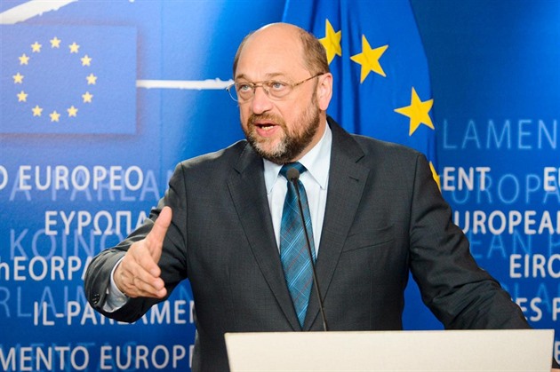 Martin Schultz je fanouek Angely Merkel a podle nj by v EU dn referenda u...