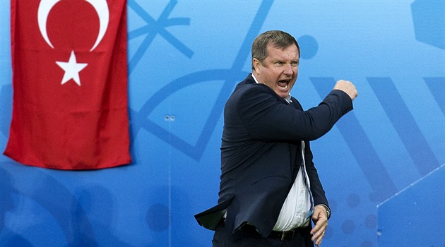 Pavel Vrba se bhem osmifinále velmi asto roziloval.