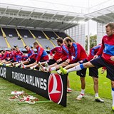 ei se chystaj na velk souboj s Tureckem. Hrt se bude na stadionu v Lensu.