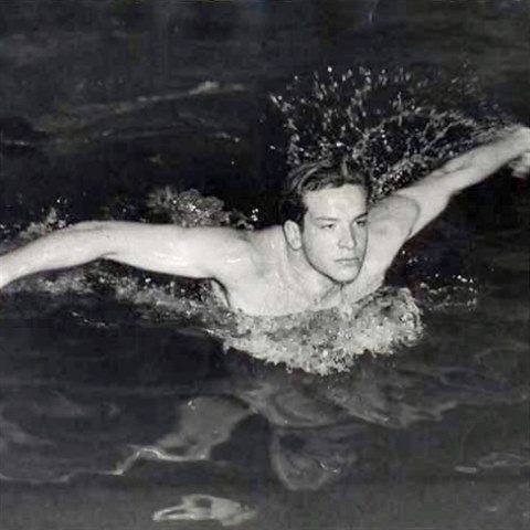 Jako mlad junk Bud reprezentoval Itlii v plavn. A byl to kus chlapa!