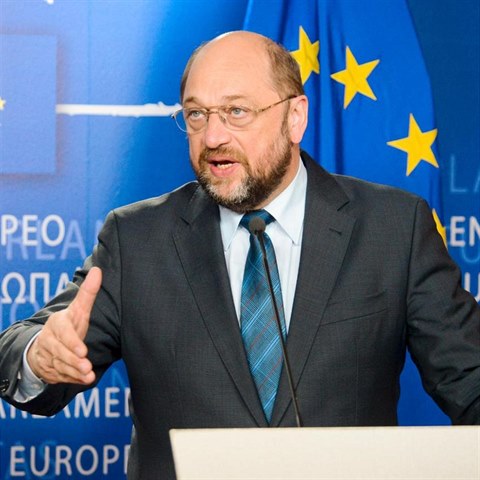 Martin Schultz je fanouek Angely Merkel a podle nj by v EU dn referenda u...