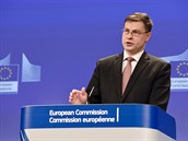 Junckerv panák a lotyský eurokomisa Valdis Dombrovskis.