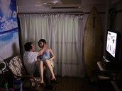 Senji Nakajima se zamiloval do Saori, sexuální pom�cky.