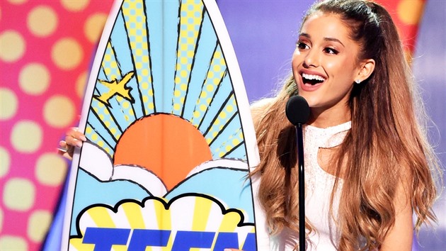 Ariana Grande nechybí ani v letošních nominacích Teen Choice Awards!
