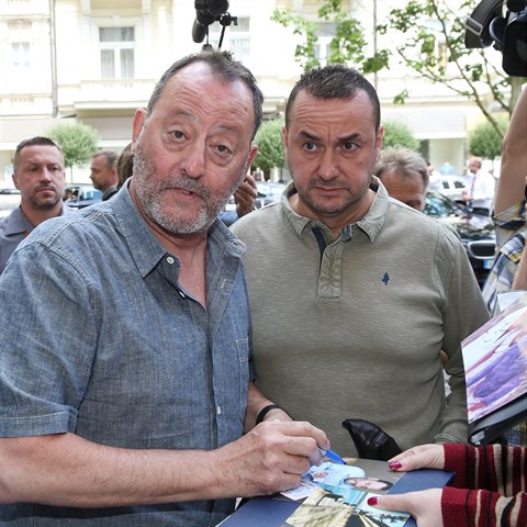 Jean Reno vypadal unaven. Fanouky vak nezklamal.