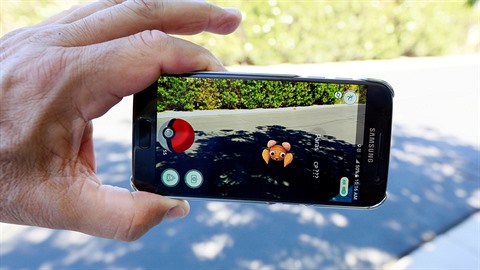 Jak na hru Pokémon GO, abyste nemuseli tolik chodit? Vy lenoi! My vám to ale...
