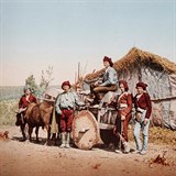 Gruzínští sedláci v tradičních oděvech u vozu s dřevěnými koly. Prostí lidé si...