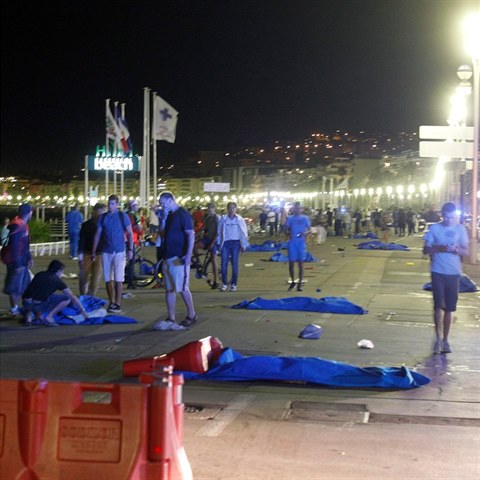 Teroristick tok v Nice - Francouz tuniskho pvodu pejel nklakem dav lid...