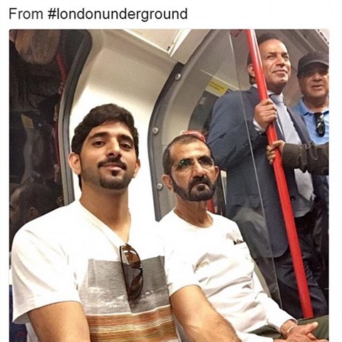 Korunn princ ejk Hamdn ibn Muhammad sdlel na Twitteru fotku z londnsk...