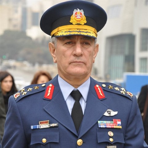 Za bezmla 45 let sluby v armd se ztrk vypracoval na nejvy generlskou hodnost a byl ocenn mnoha vyznamennmi.