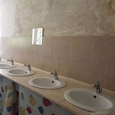 Nedod�lan� m�stnost pro d�ti.