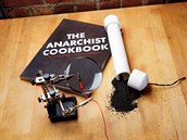 Tak trochu jiná kuchařka - kniha Williama POwella obsahuje návody na výrobu...