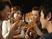 Lidé s asijskými koeny mají bohuel geneticky nií toleranci na alkohol.