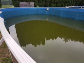 Do tohoto bazénu by dti urit nemly chodit.