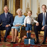 Královna Alžběta se svými následníky trůnu. Syn Charles, vnuk William a...