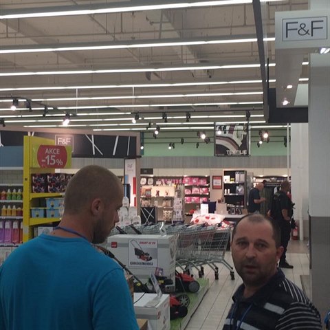 Vrada se stala v prvnm pate obchodu Tesco, tedy v sekci F&F.