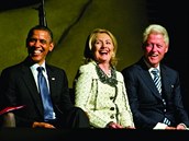 Dnes je Obama s Clintonovými zadobe, v roce 2008 je kritizoval kvli napojení...