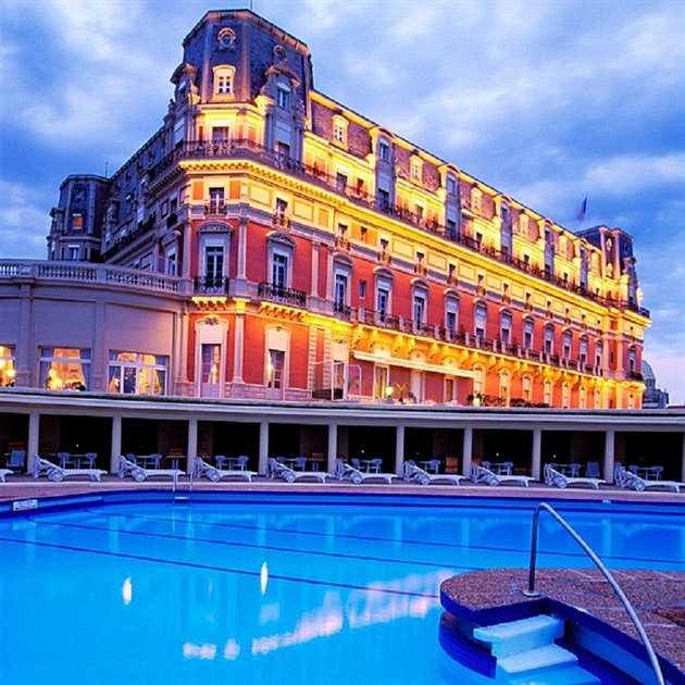 Pětihvězdičkový hotel Palais ve francouzském letovisku Biarritz vznikl ze...