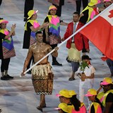Olympijsk vlajkono Krlovstv Tonga Pita Nikolas Taufatofua vyvedl vpravu v...