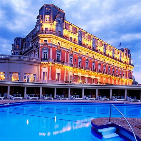Ptihvzdikov hotel Palais ve francouzskm letovisku Biarritz vznikl ze...