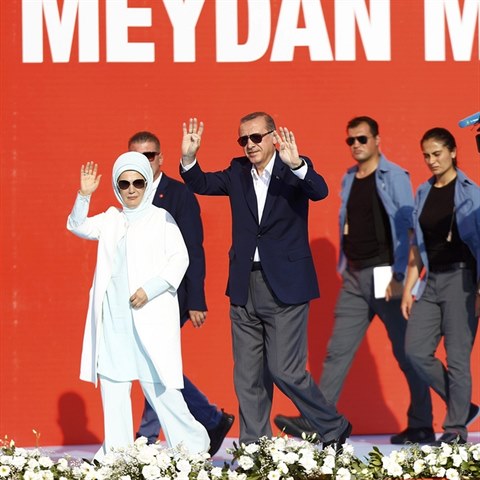 Na demonstraci nazvanou Shromdn demokrat a muednk dorazil Erdogan v...